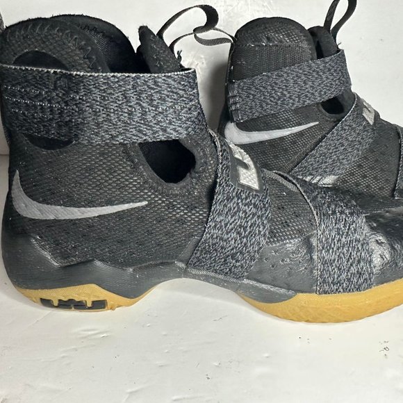 Nike LeBron James Soldier 10 GS 'Black Metallic Dark Grey'- Size 4Y - Picture 1 of 8